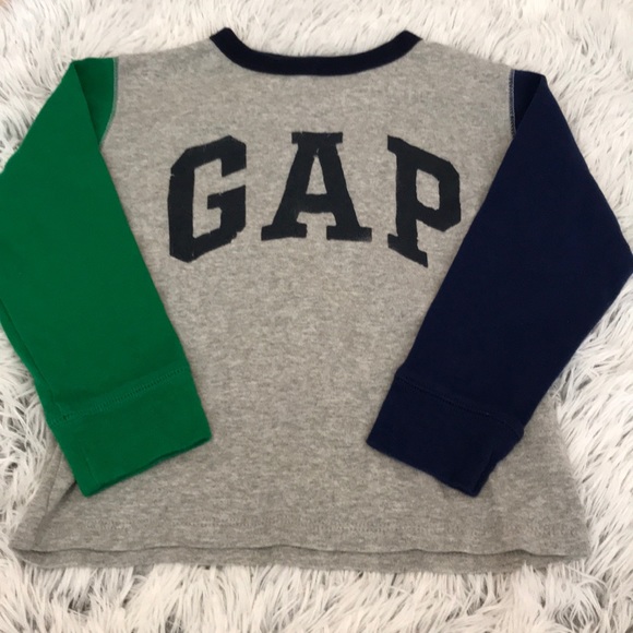 GAP shirt bundle - Picture 4 of 5
